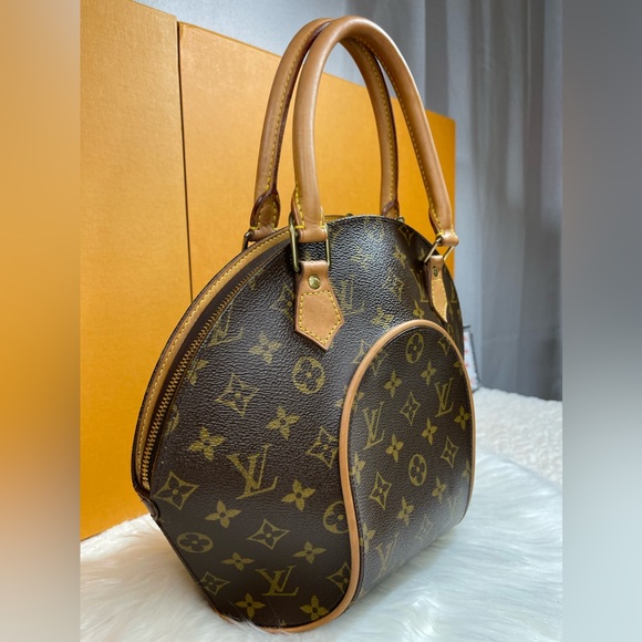 ❌SOLD❌  🌸ELLIPSE PM HANDBAG MONOGRAM - Picture 6 of 16